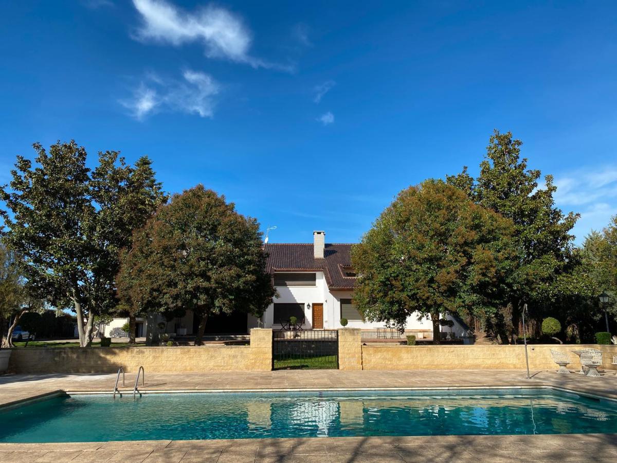 Blanca Con Piscina A 15 Minutos De Toledo - Aloha Toledo Villa